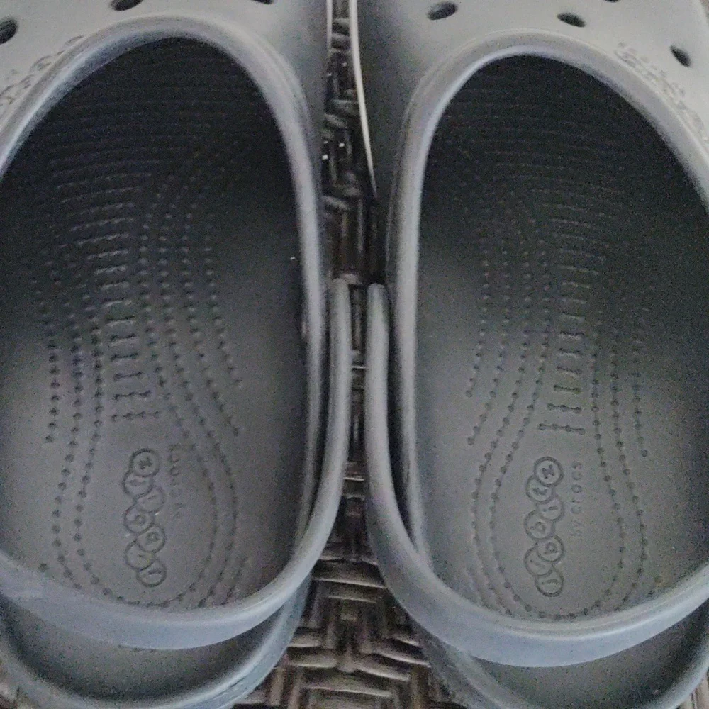 Jibbitz By Crocs Unisex Kilby Clogs Shoes Black White Slip On Men Sz 9 Women 11